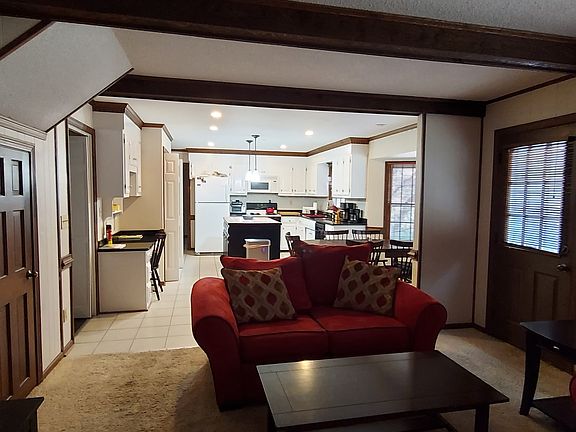 5th image of 5135 Lake Shores Rd