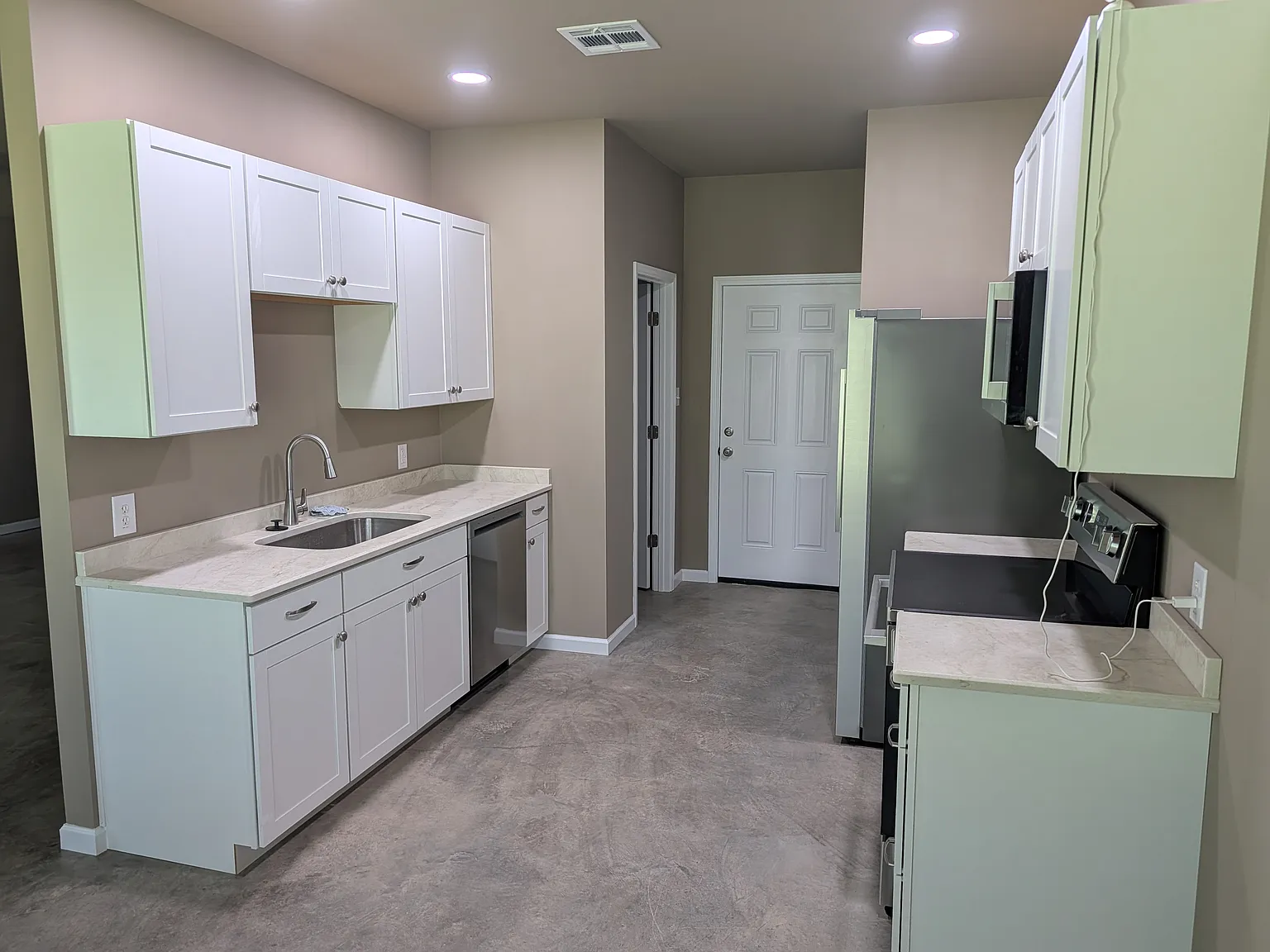 3 bed, 1550 sqft, $1,700 — Photo 2