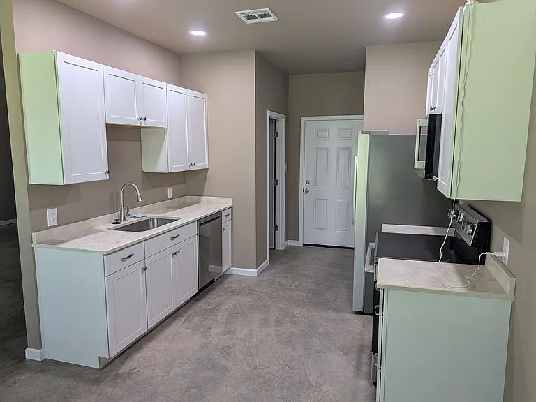 402 Marcia Ave — Photo 2