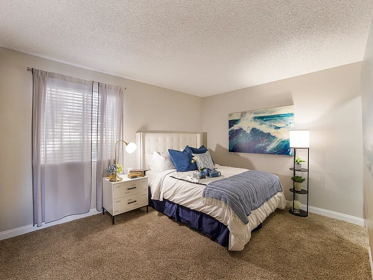 2900 Lux Apartment Homes — Photo 6