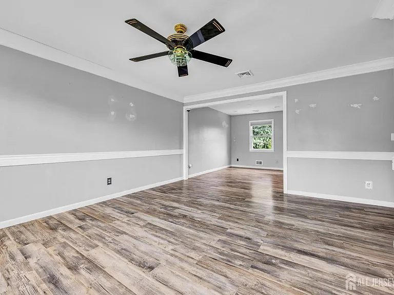 132 Somerset Ave — Photo 5
