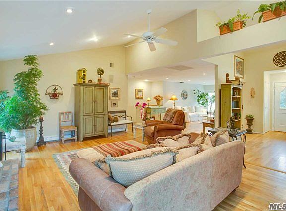 5th image of 28 Wilmington Dr