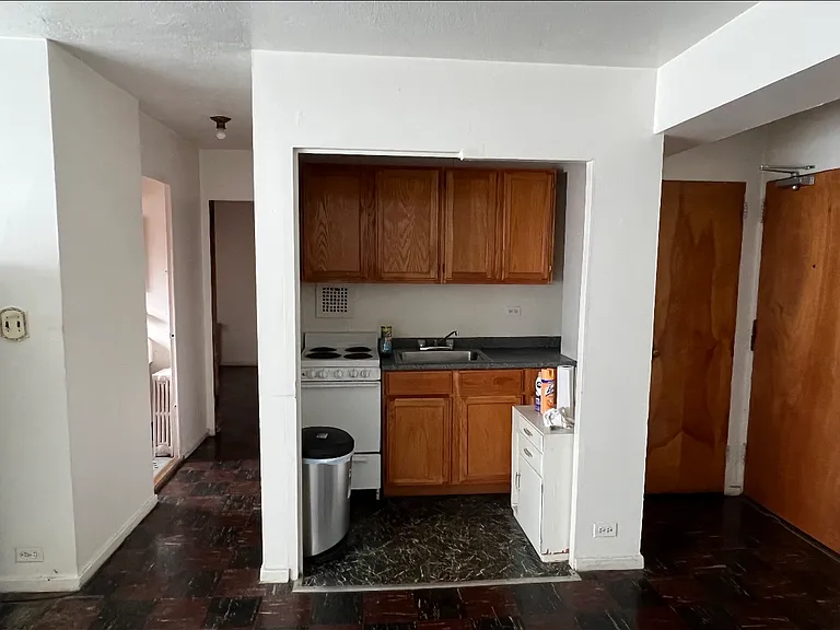 7327 N Rogers Ave #302 — Photo 3