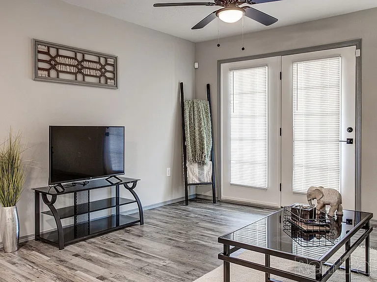 South Valley Apartments — Photo 34