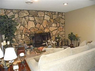 5th image of 451 Loyola Dr