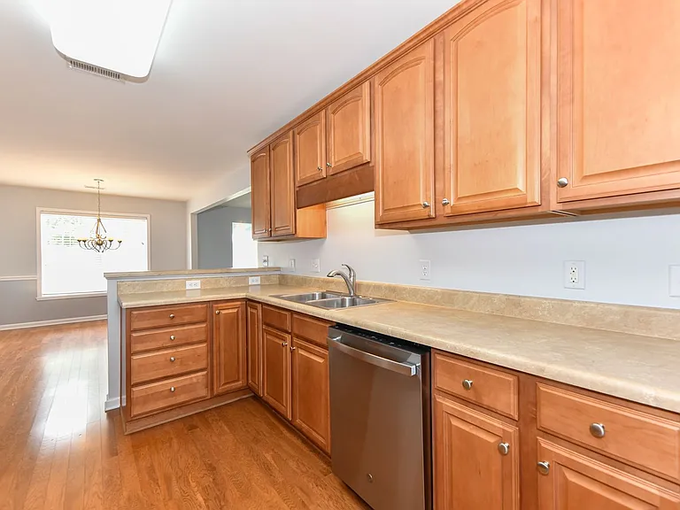 5011 Harness Ln — Photo 7