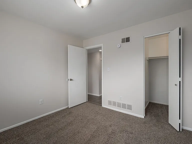 Parkville Place Apartments — Photo 12