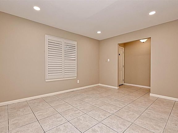 4th image of 25507 Glen Loch Dr