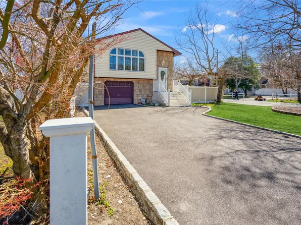 297 Mount Vernon Avenue, Medford, NY 11763