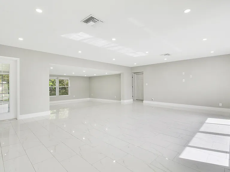 1231 SW 32nd St — Photo 5