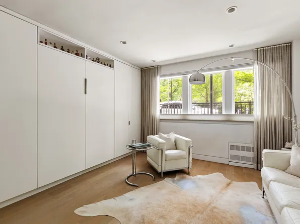 48 Gramercy Park North 1A image 3 of 9