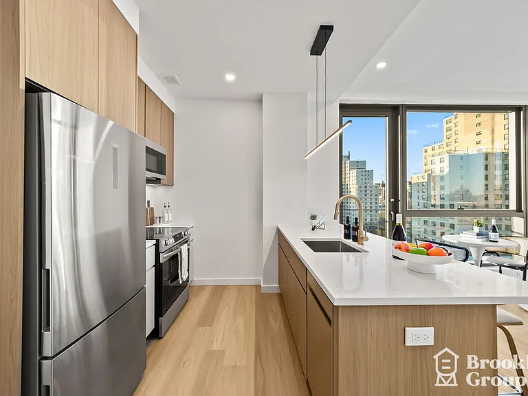 556 Baltic St #709 — Photo 9