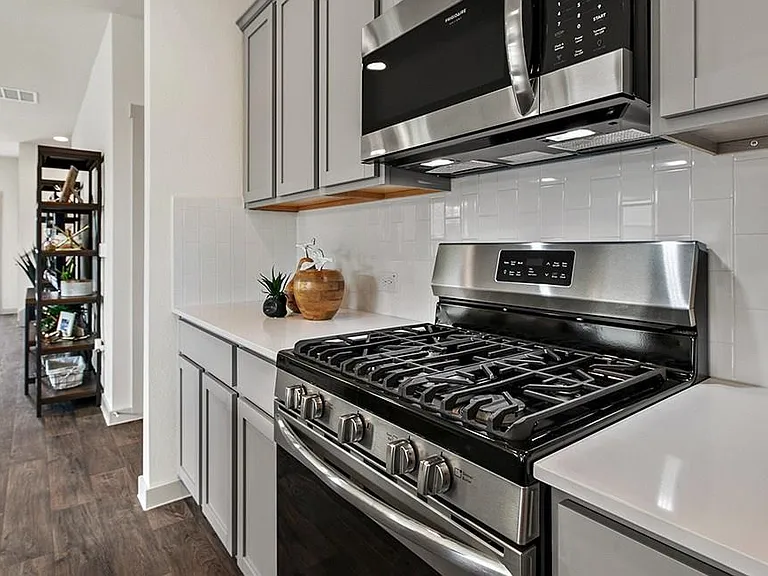 3704 Beechmont Dr — Photo 5