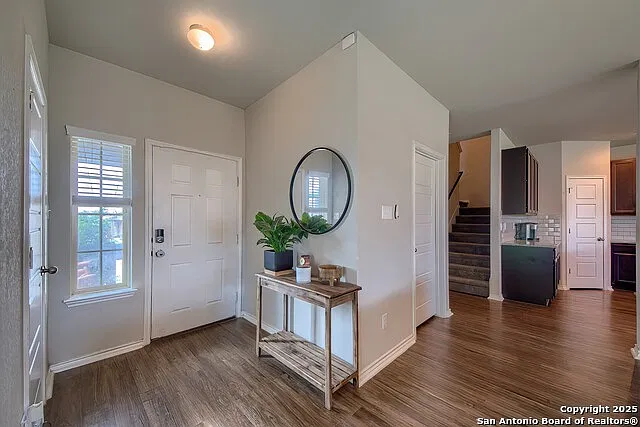 4 bed, 2.5 bath, 2422 sqft, $2,000 — Photo 3