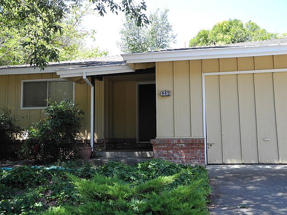 3rd image of 945 Cypress Ln