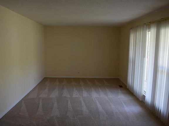 3rd image of 8240 Oxford Dr