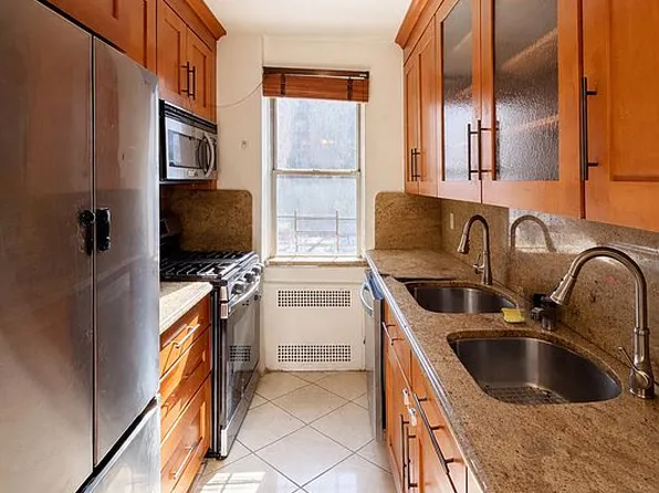 920 E 17th St APT 212, Brooklyn, NY 11230