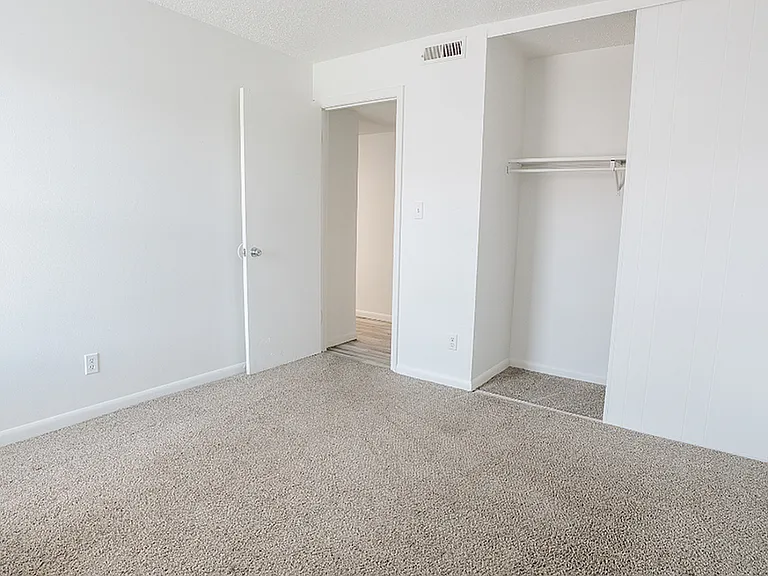 Brentwood Apartments — Photo 14