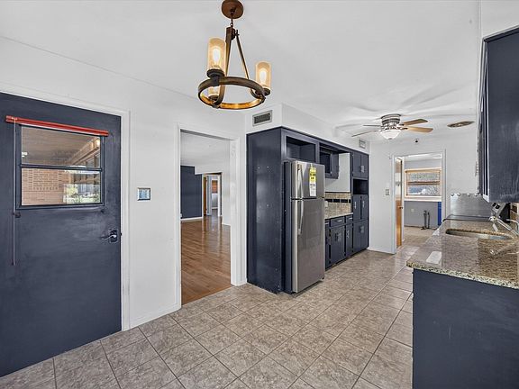 5th image of 1102 State St #257