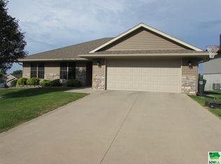 4000 Normandy St, Sioux City, IA 51103