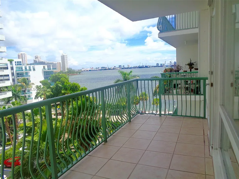 1408 Brickell Bay Dr #613 — Photo 2