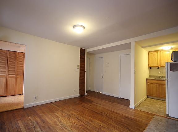 4th image of 151 W 10th St APT 4
