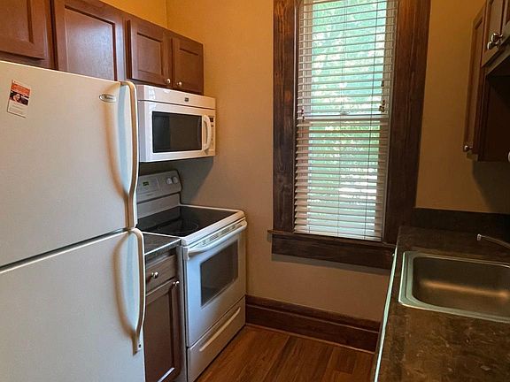 3rd image of 546 Oakwood Ave #546