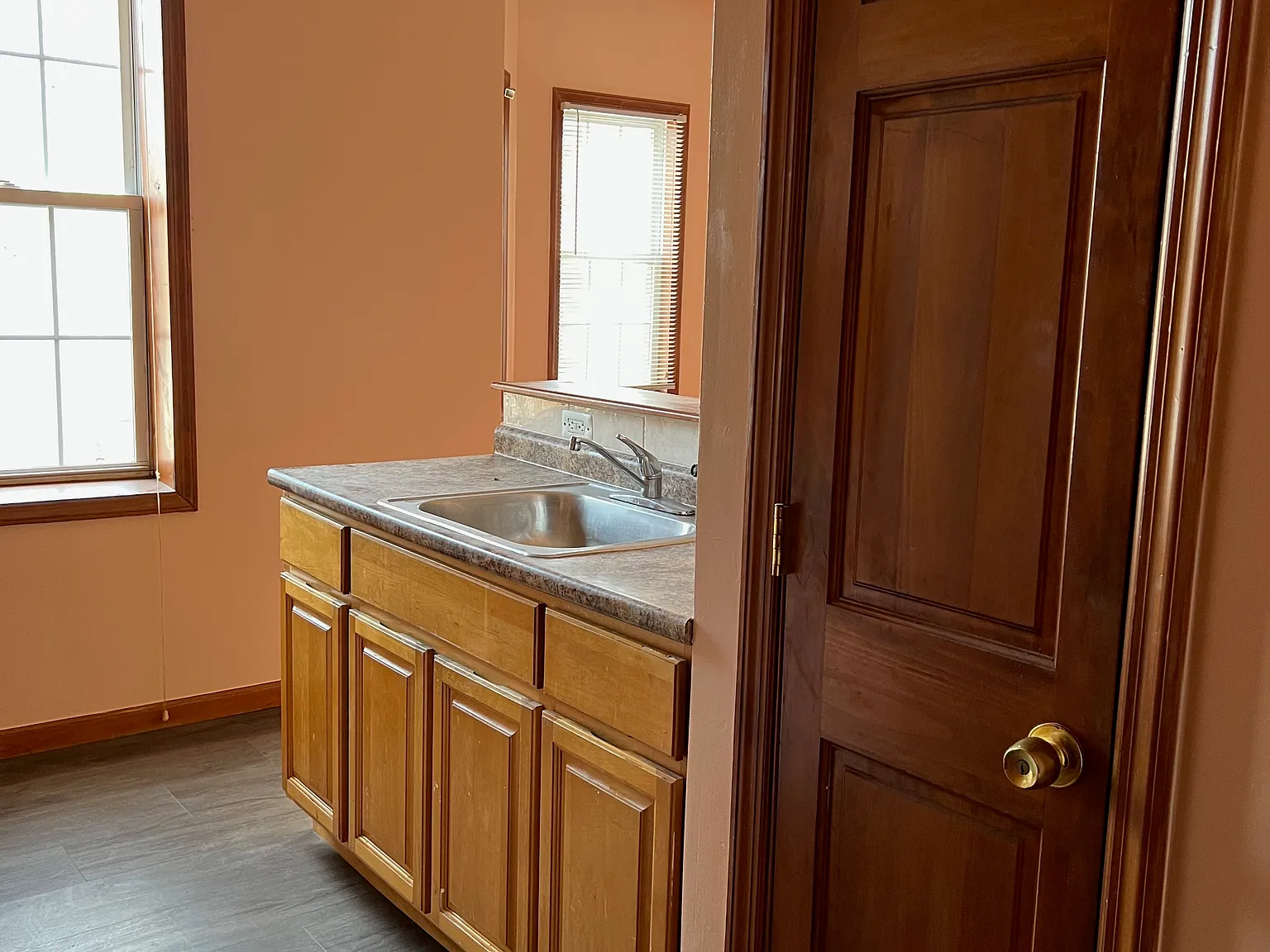 3 bed, 880 sqft, $1,600 — Photo 4