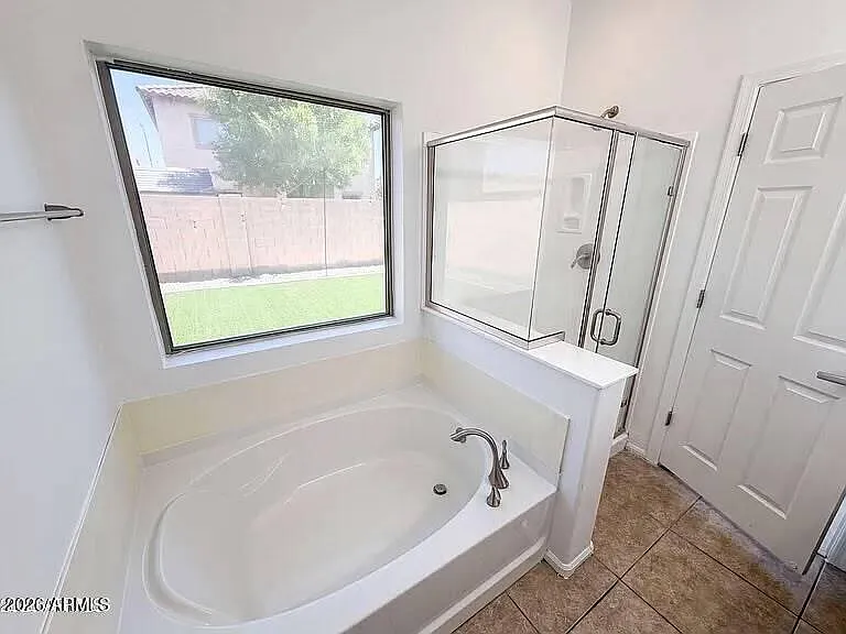 934 E Overlin Dr — Photo 8