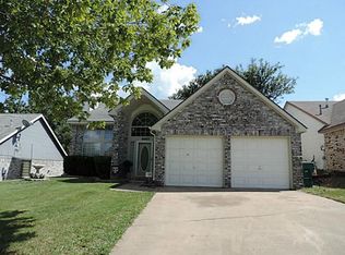 10037 Long Rifle Dr, Fort Worth, TX 76108