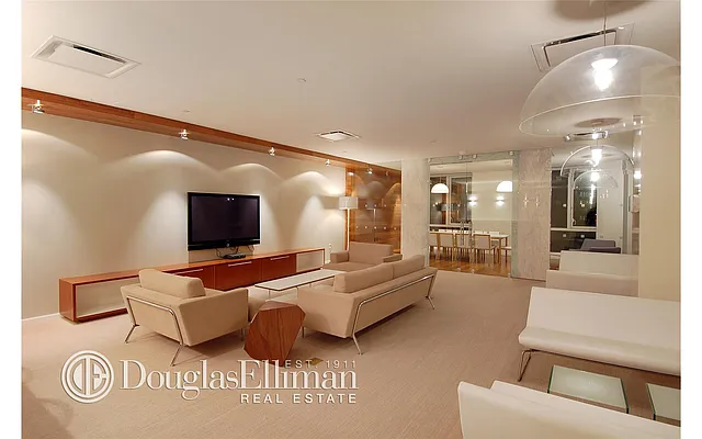 Sold by Douglas Elliman | media 29