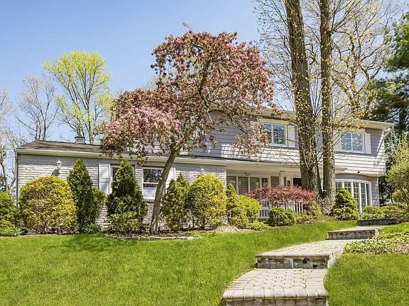 2nd image of 50 Oriole Dr