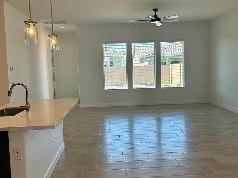 2933 E Mission Ln — Photo 35