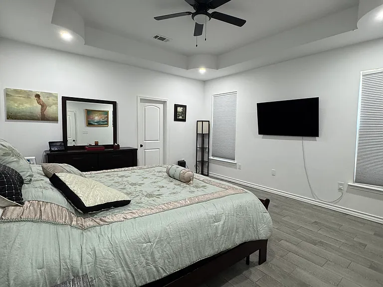 2403 Alamesa Dr — Photo 11