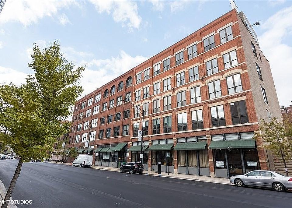 1st image of 420 W Grand Ave APT 3J