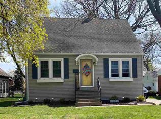 161 W 22nd Ave, Oshkosh, WI 54902