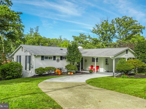 8621 Cromwell Dr, Springfield, VA 22151