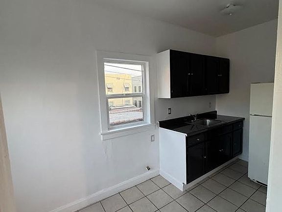 5th image of 240 S Catalina St APT 21