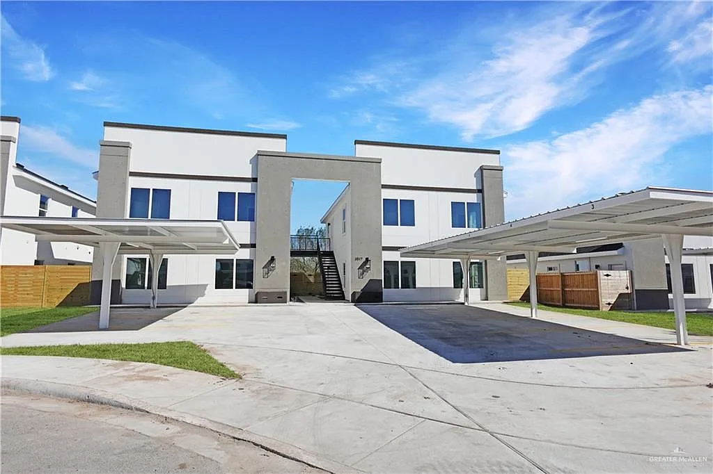 3517 S Dominique Dr — Photo 1