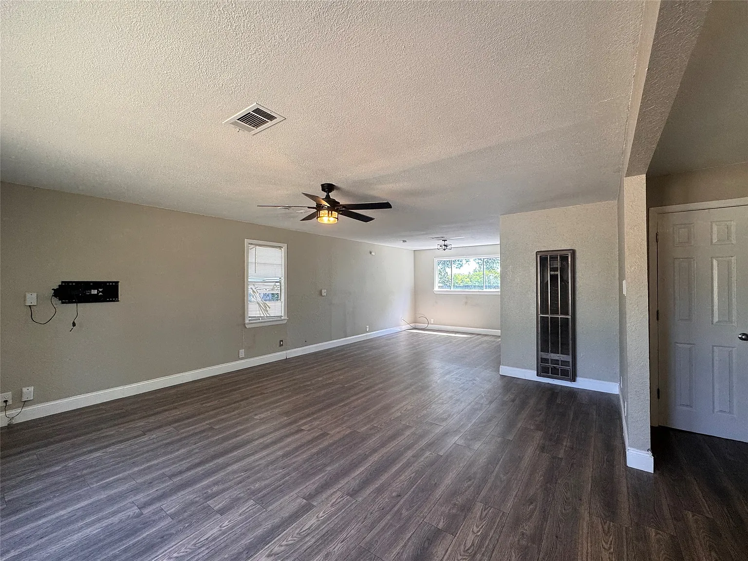 4 bed, 2.0 bath, 1820 sqft, $1,400 — Photo 3