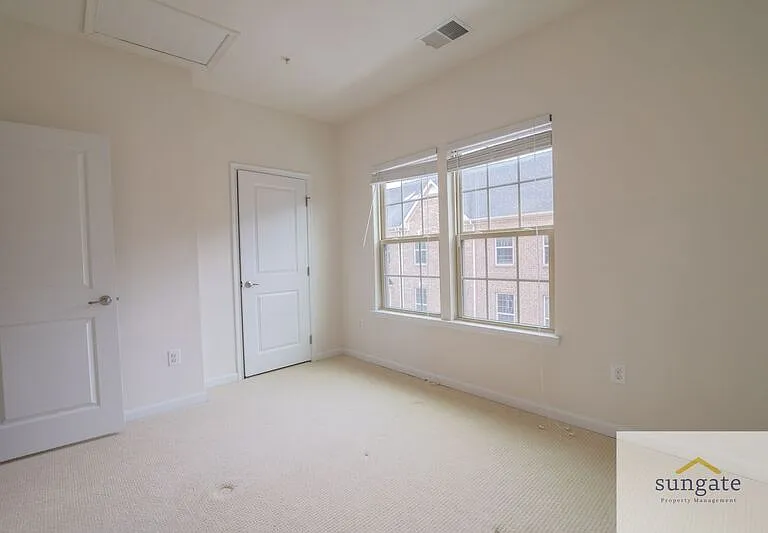 1724 Lantern Mews — Photo 28