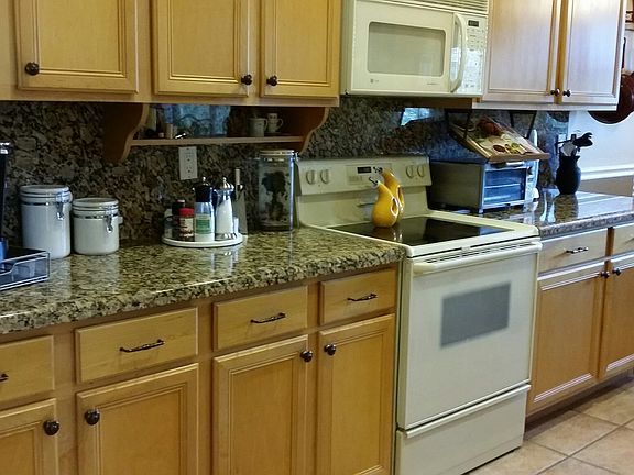 4th image of 725 NW Waterlily Pl