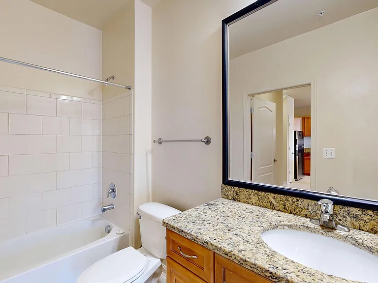 Signal Hill Apartment Homes — Photo 38