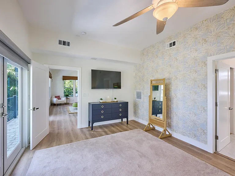 100 Neptune Dr — Photo 52