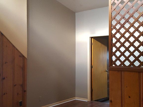 5th image of 207 E Chestnut St APT 3