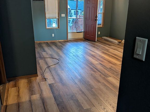 2nd image of 916 E 8th Ave