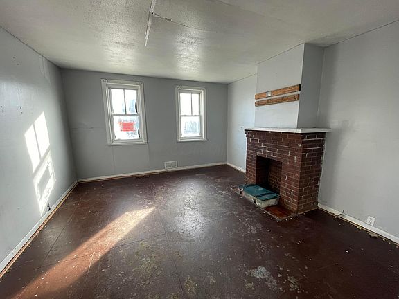 3rd image of 346 W Main St
