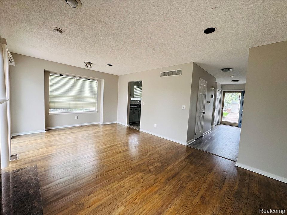 31199 Columbia Dr, photo 23