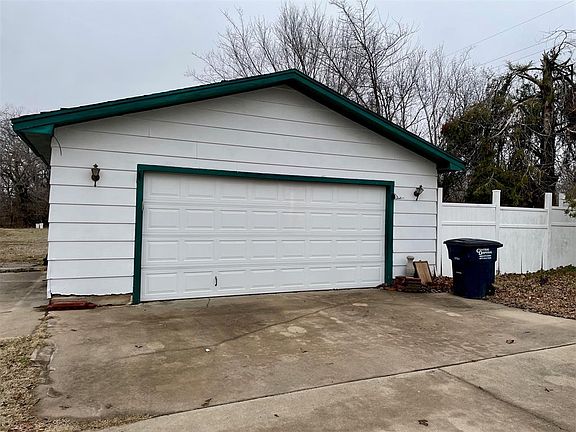 5th image of 1002 W Wood St #1&2