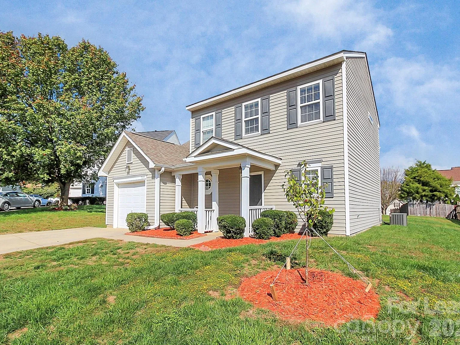 3 bed, 2.5 bath, 1335 sqft, $1,925 — Photo 1